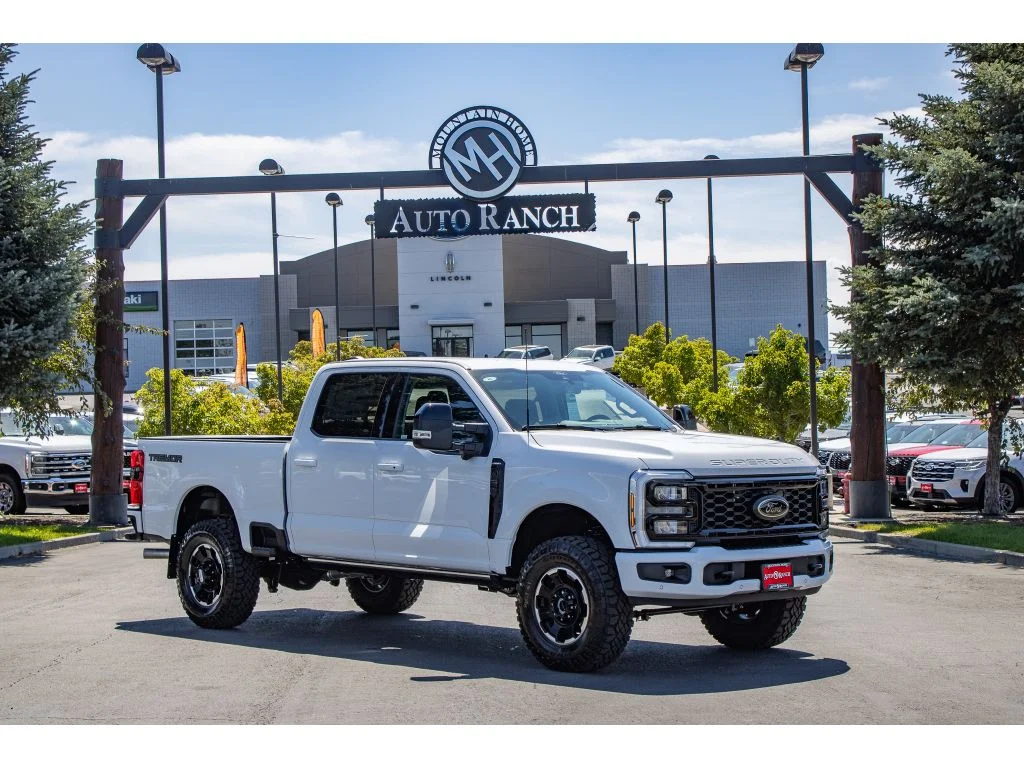 New 2026 Oxford White Ford LARIAT image 1