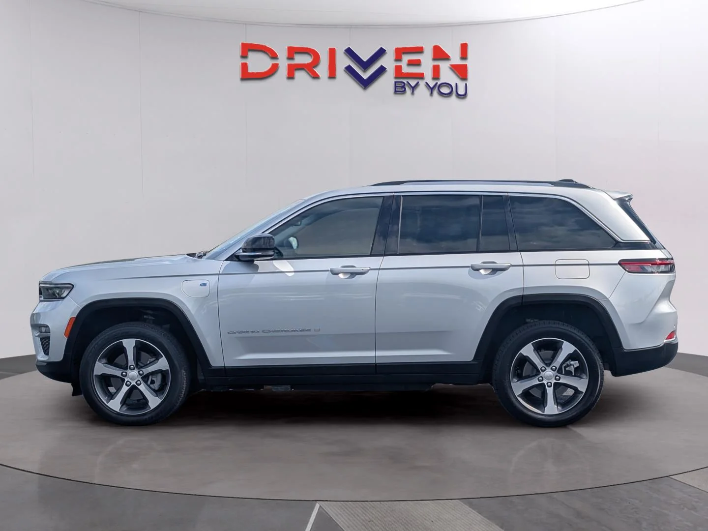 Used 2022 Silver Zynith Jeep 4x4 image 2