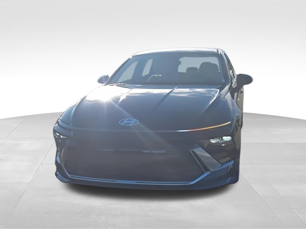Used 2024 Black Hyundai SEL image 3