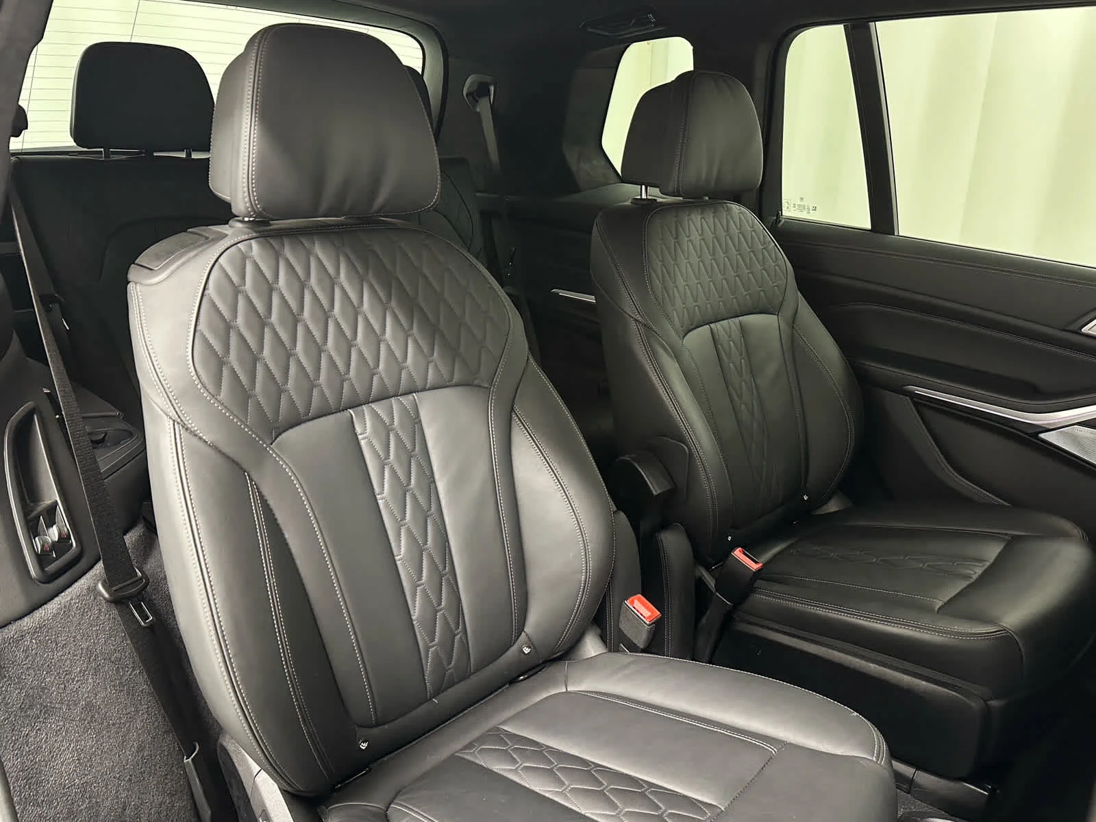 Used 2025 Skyscraper Grey Metallic BMW ALPINA XB7 image 23