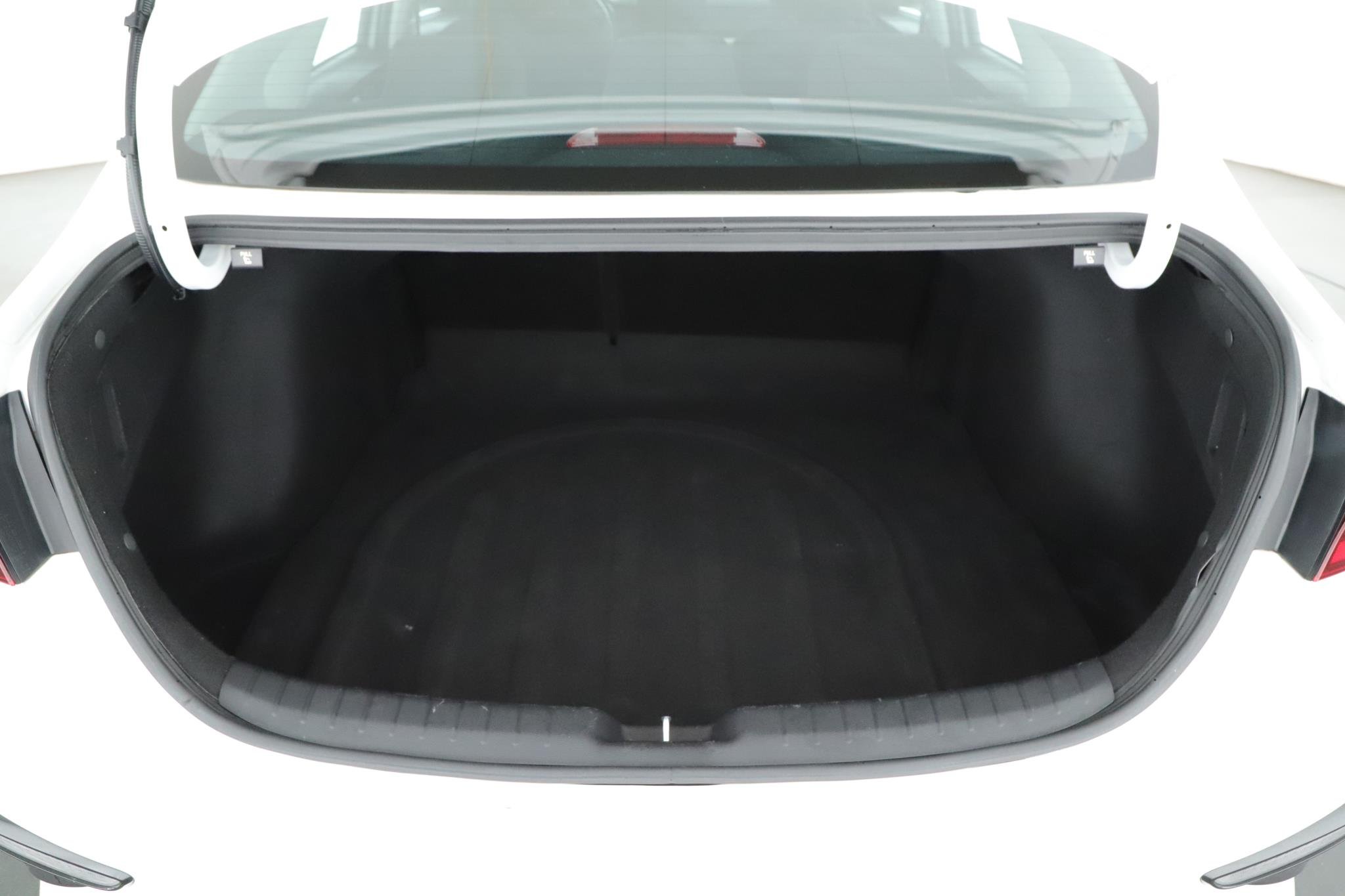 Used 2021 Snow White Pearl Kia LXS IVT image 17