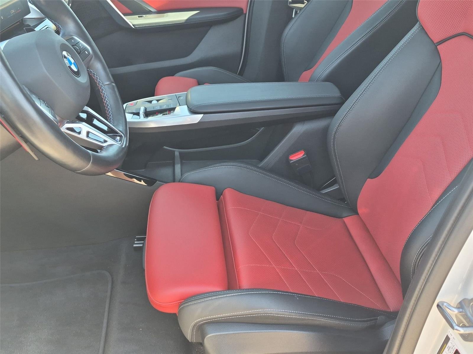 Used 2024 Alpine White BMW M35i image 17