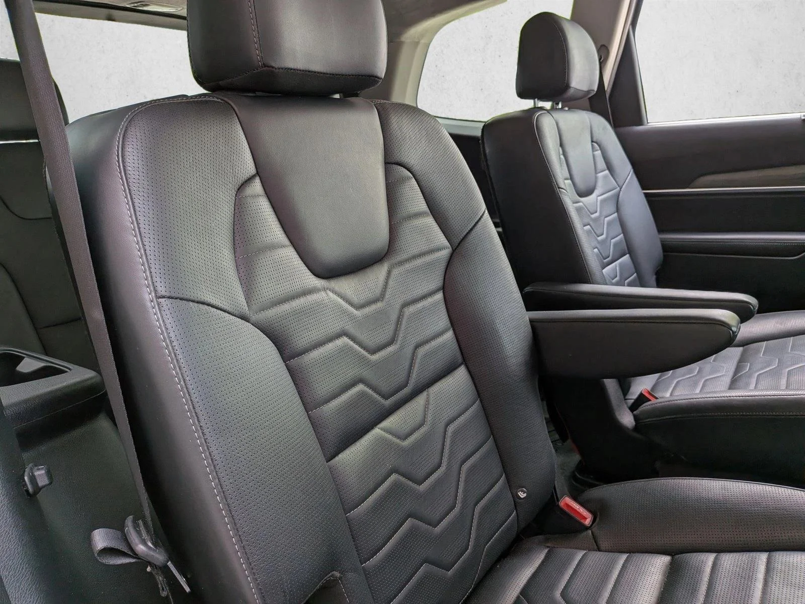Used 2022 Wolf Gray Kia SX image 22