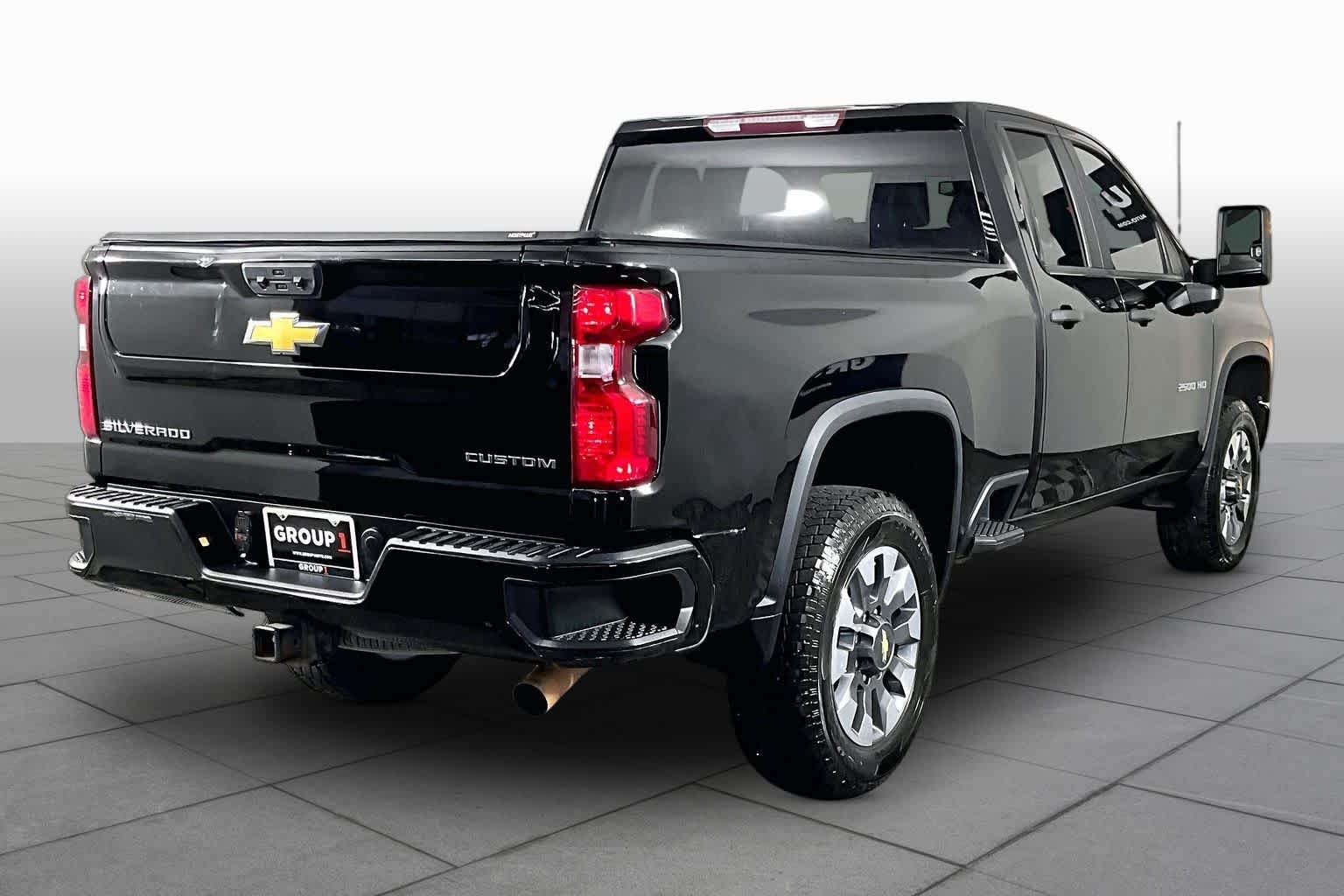 Used 2022 Black Chevrolet Custom image 13