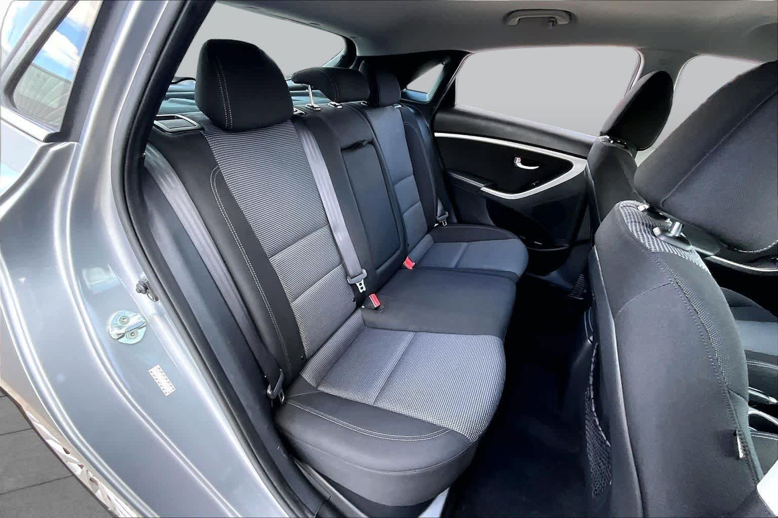 Used 2016 Titanium Gray Metallic Hyundai  image 20