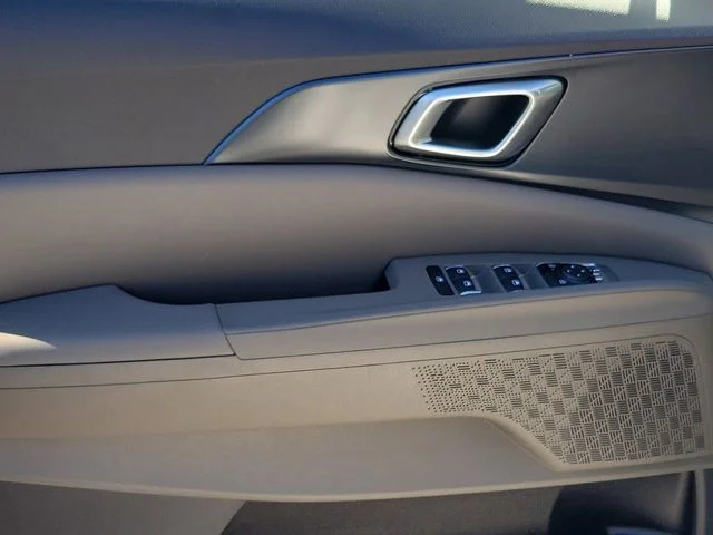 New 2026 Snow White Pearl Kia LXS image 5