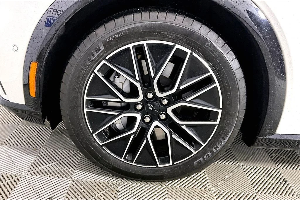 Used 2024 White Ford Premium image 7