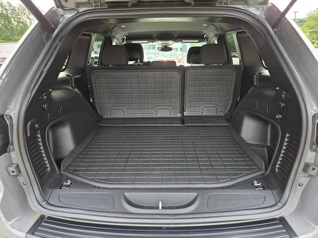 Used 2021 Gray Jeep Laredo image 22