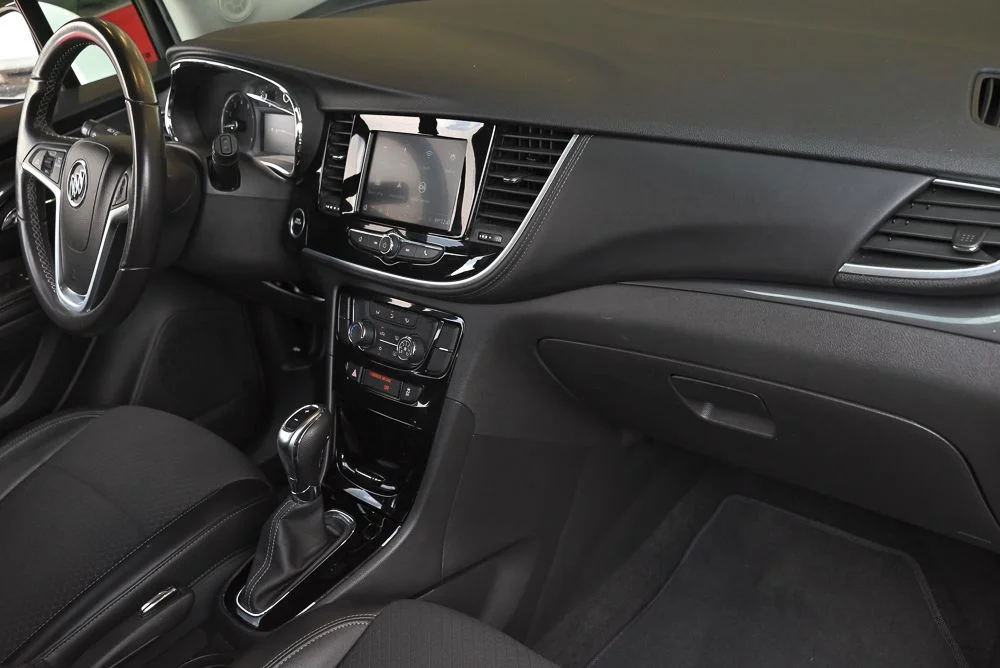 Used 2022 White Buick Preferred image 18