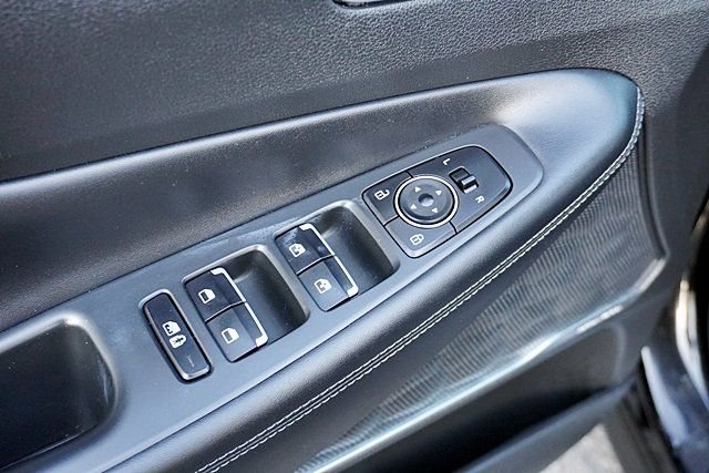 Used 2022 Black Hyundai SEL Premium image 25