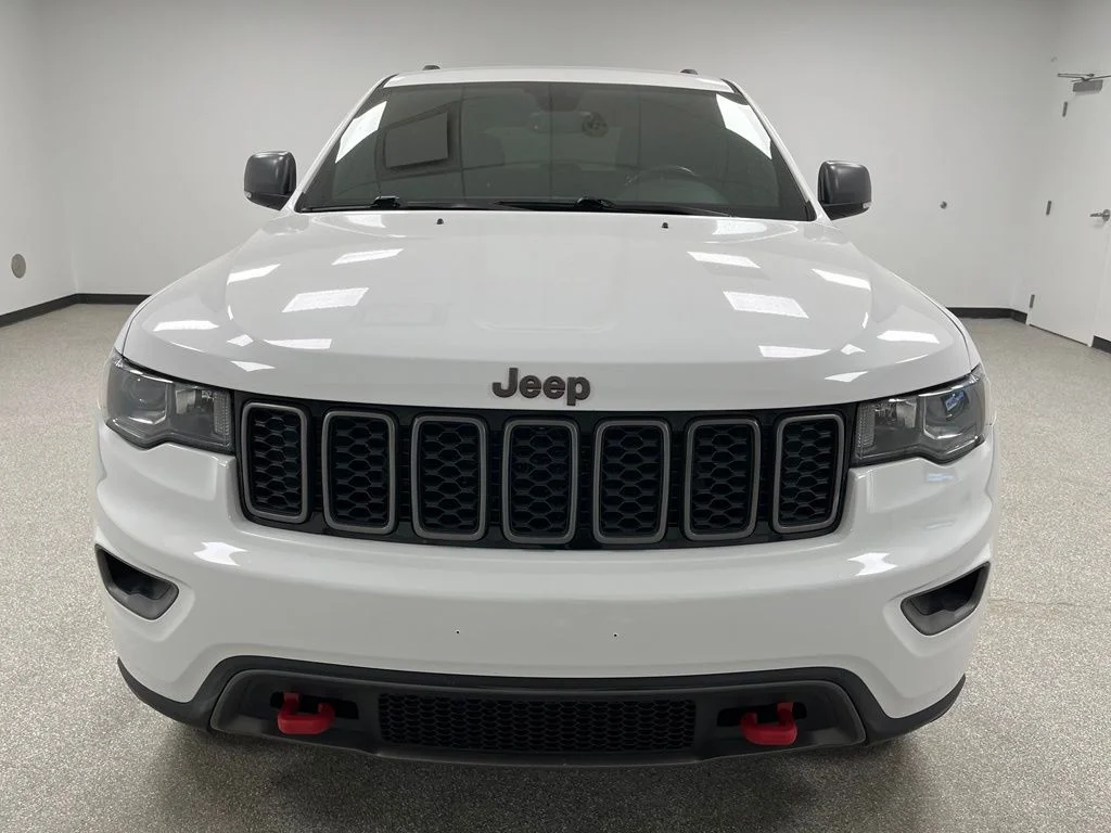 Used 2017 White Jeep Trailhawk image 3