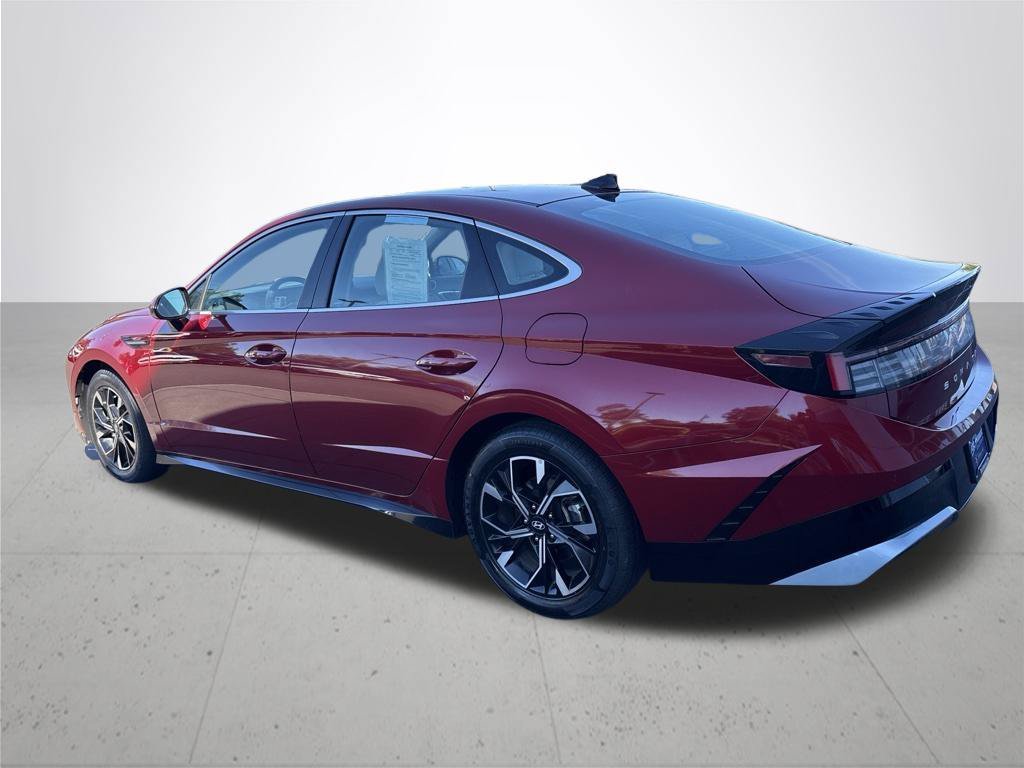 Used 2024 Red Hyundai SEL image 9