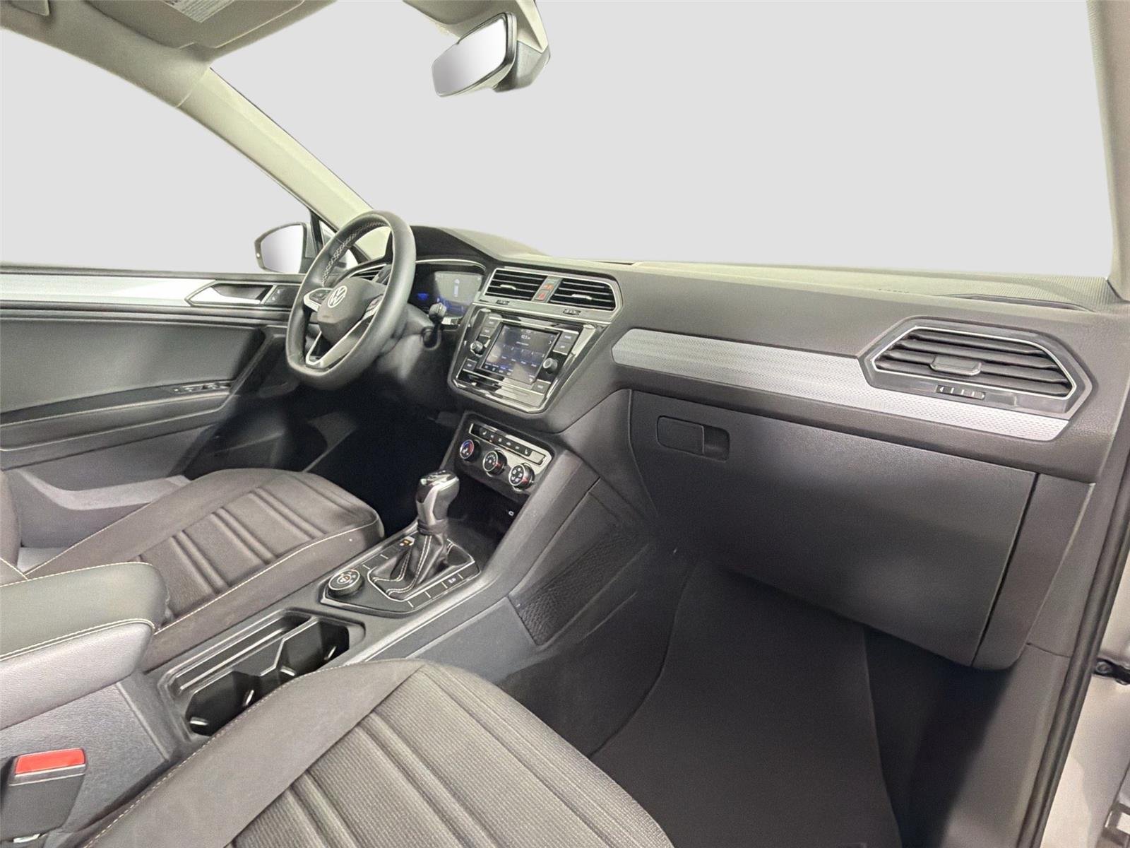 Used 2022  Volkswagen S image 25