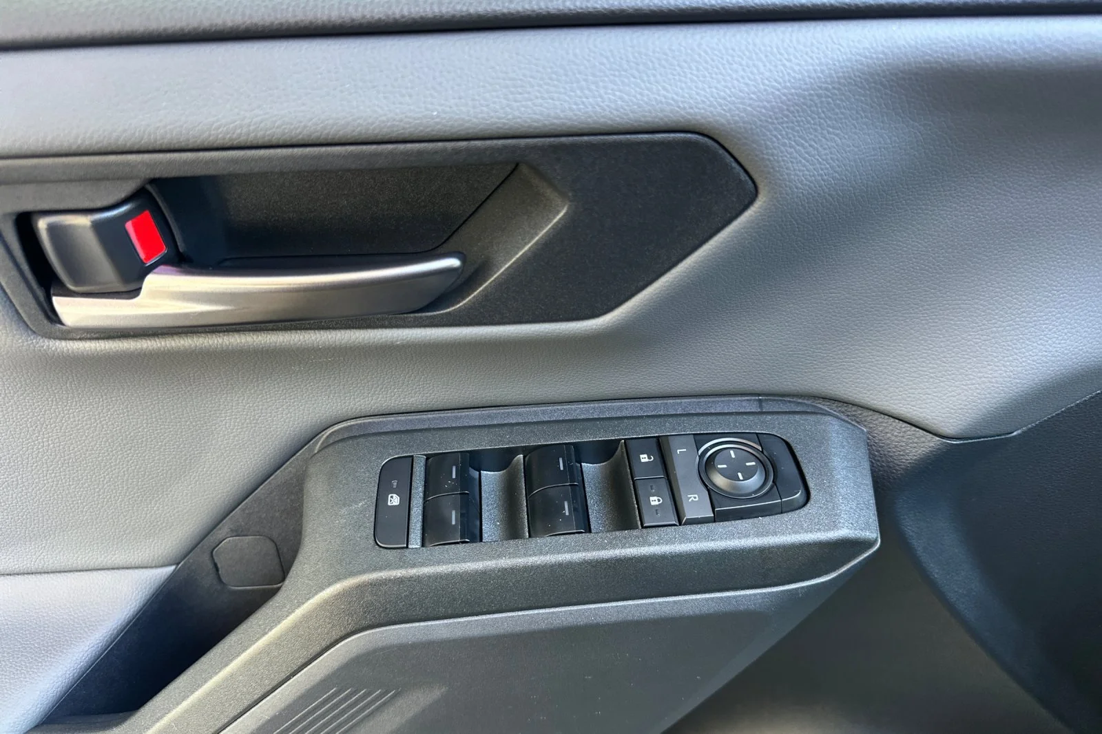 2026 Toyota RAV4 Plug-in Hybrid SE - Photo 19