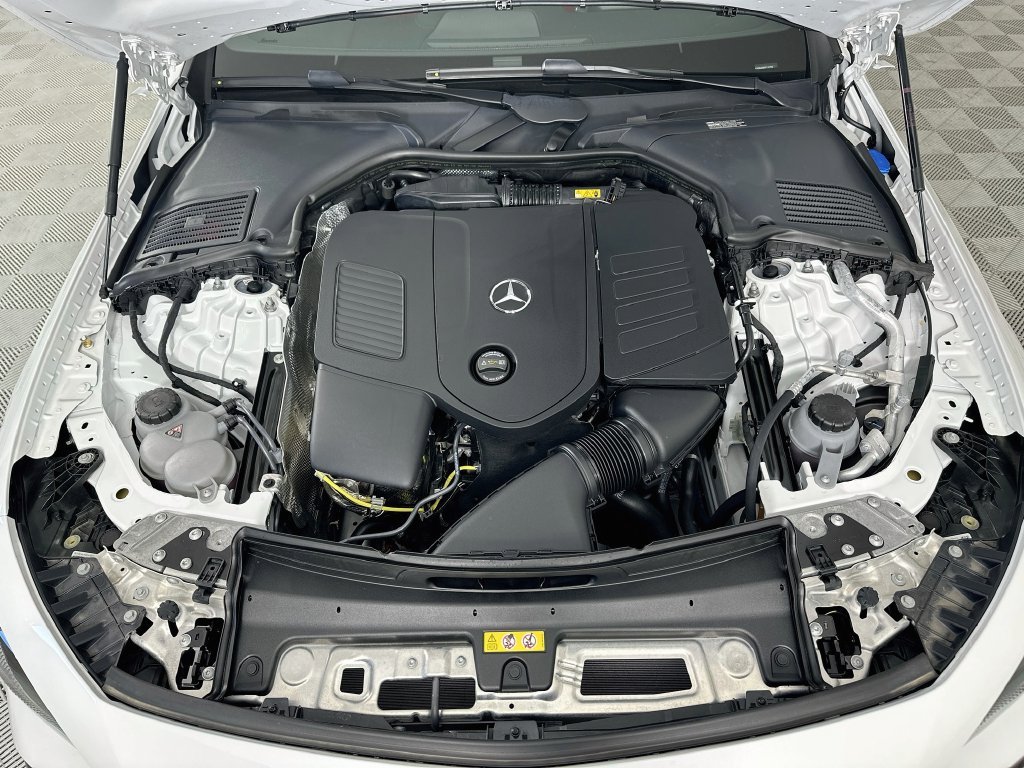 New 2026 MANUFAKTUR Moonlight White Metallic Mercedes-Benz CLE 300 image 32