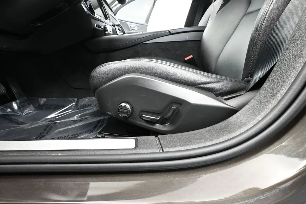 2022 Volvo S60 R-Design Expression - Photo 21