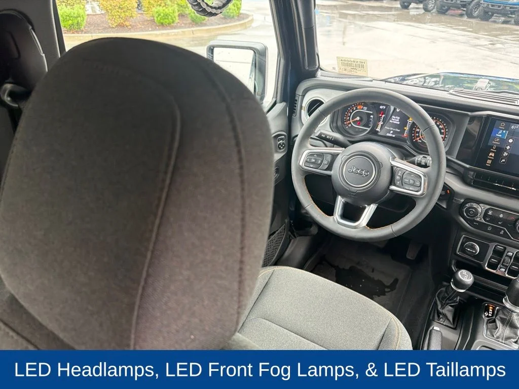 Used 2025 Fathom Blue Pearlcoat Jeep Sahara image 14