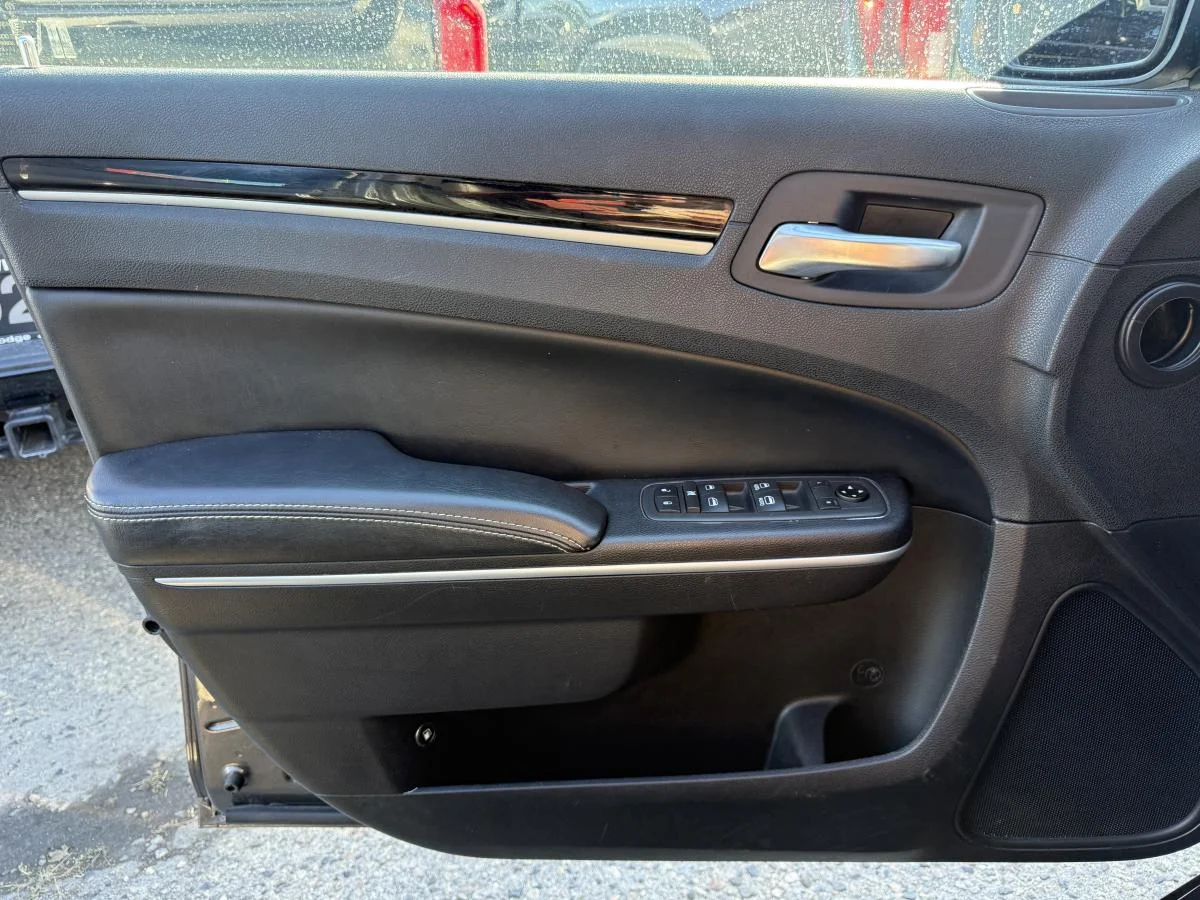 Used 2021 Black Chrysler S V6 Awd image 11