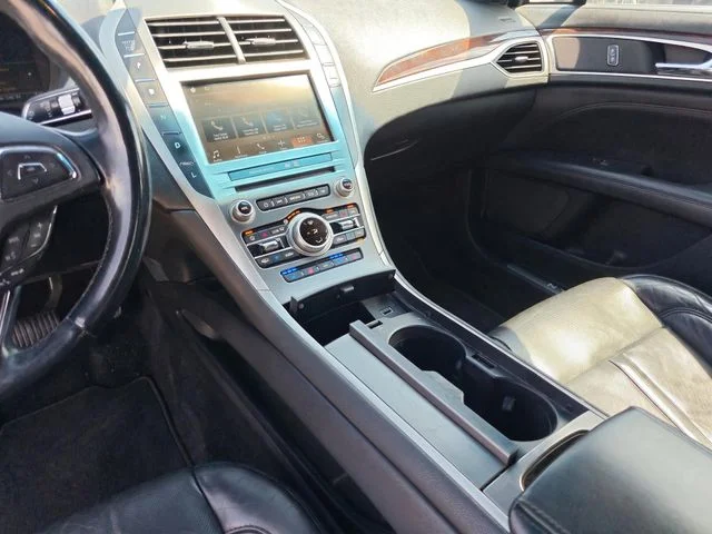 Used 2017 Silver Lincoln Reserve image 23