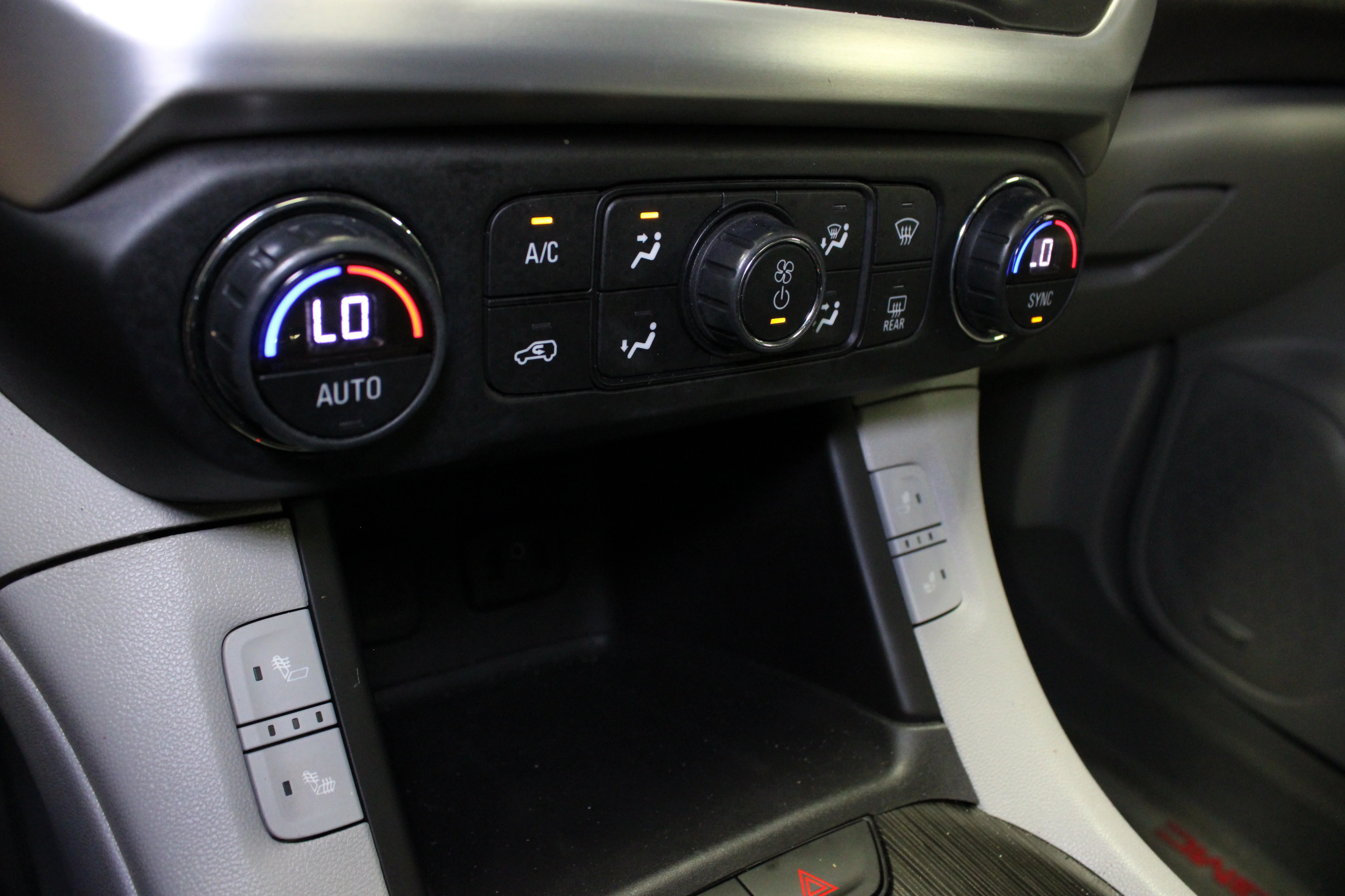 Used 2018 Black Cherry Metallic GMC SLT-1 image 26