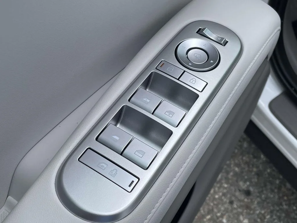 New 2026 White Hyundai SEL Premium image 15