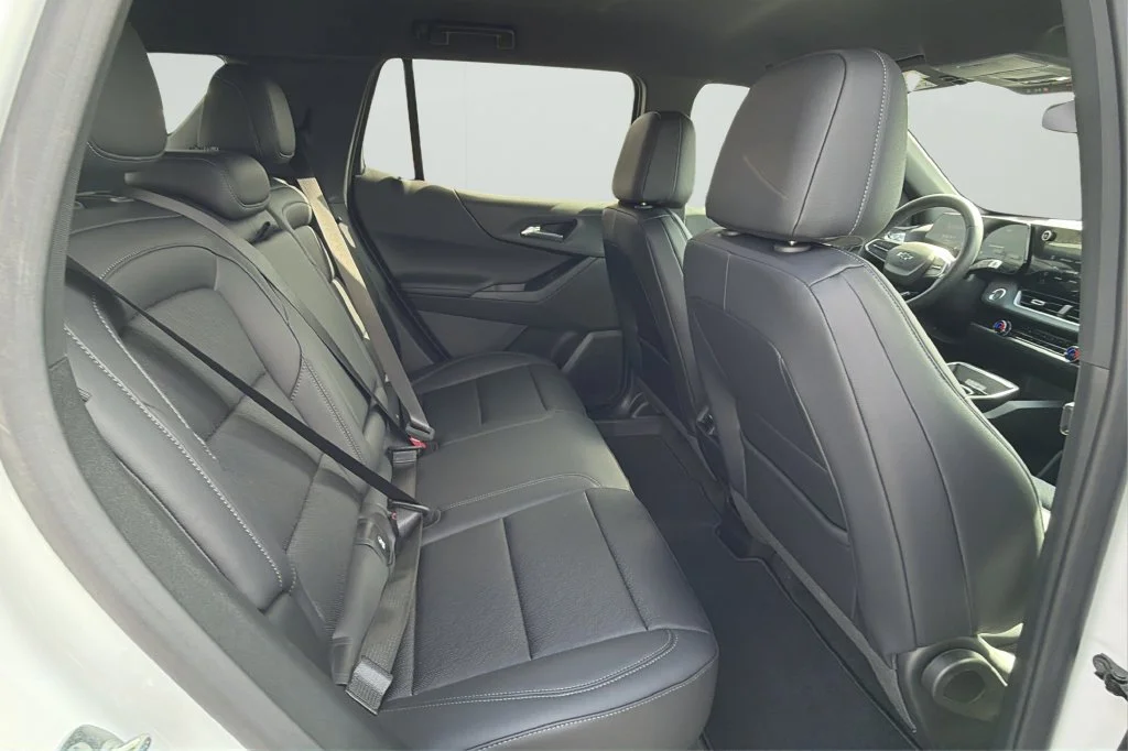 New 2027 Summit White Chevrolet LT image 13