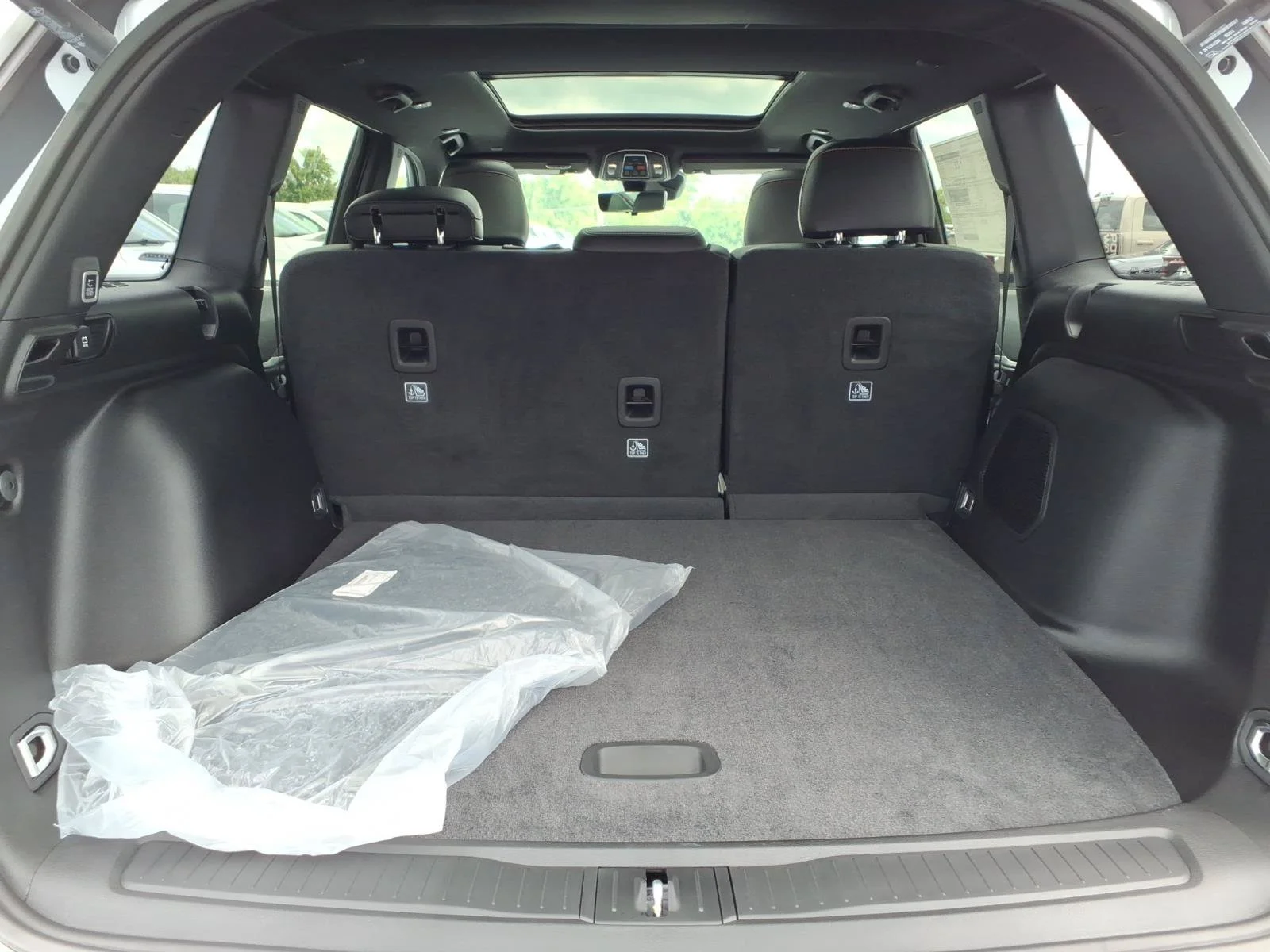 New 2026 Bright White Clear-Coat Exterior Paint Jeep  image 19
