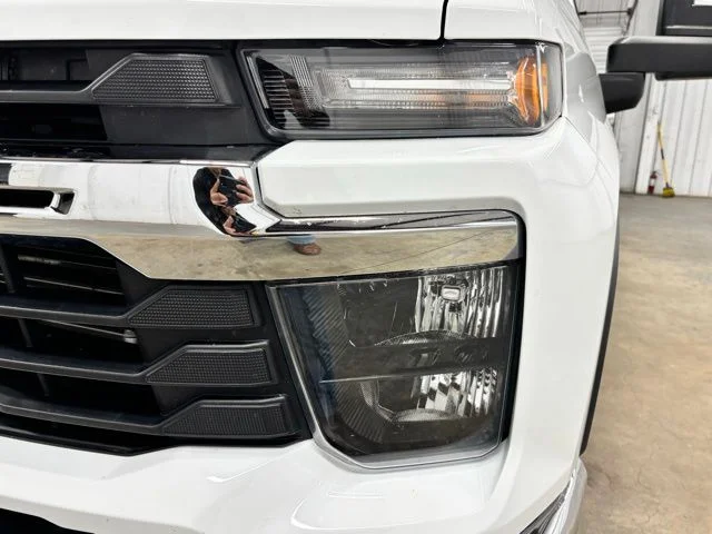 Used 2025 White Chevrolet LT image 8