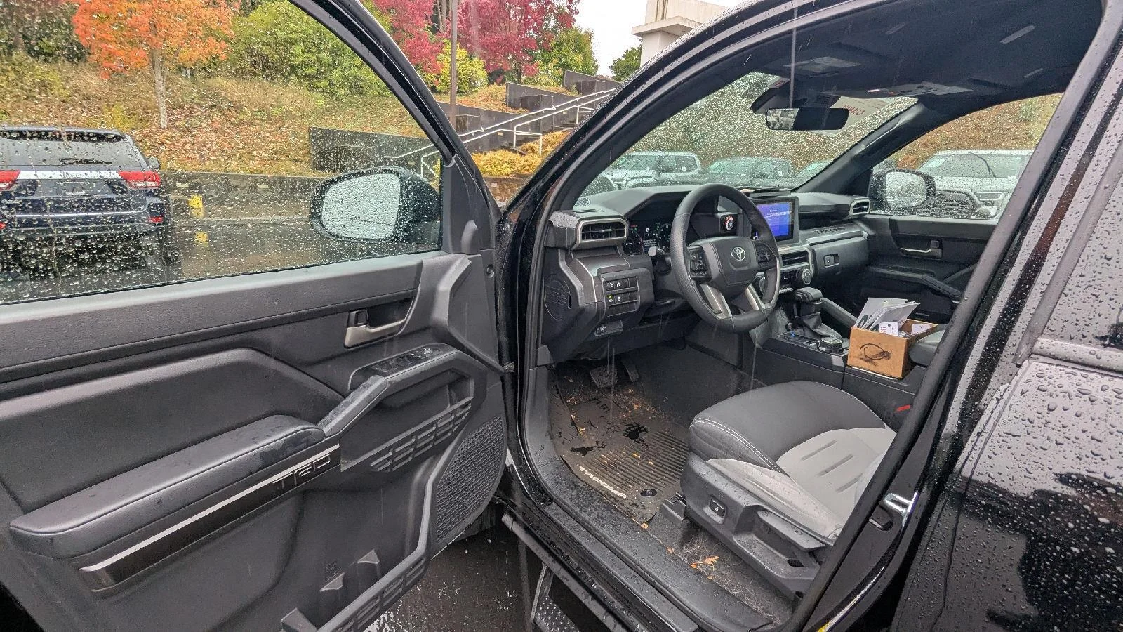 Used 2025  TOYOTA SR5 image 13