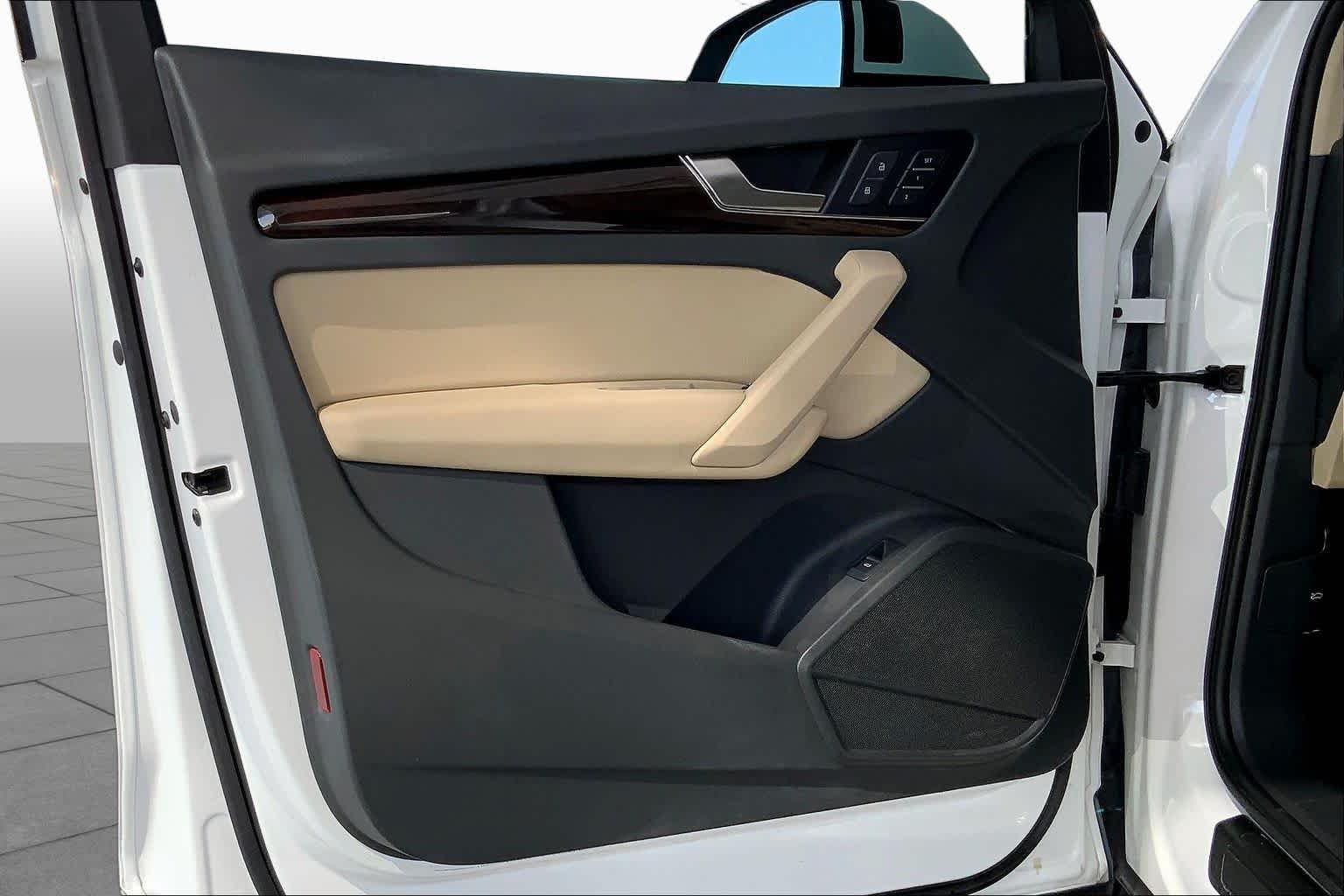 Used 2019 Ibis White Audi Premium image 22