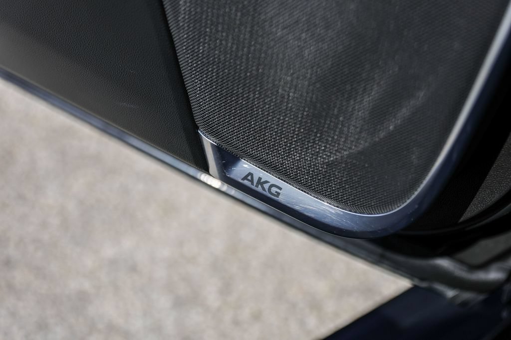 Used 2022 BLACK RAVEN Cadillac Sport Platinum image 22