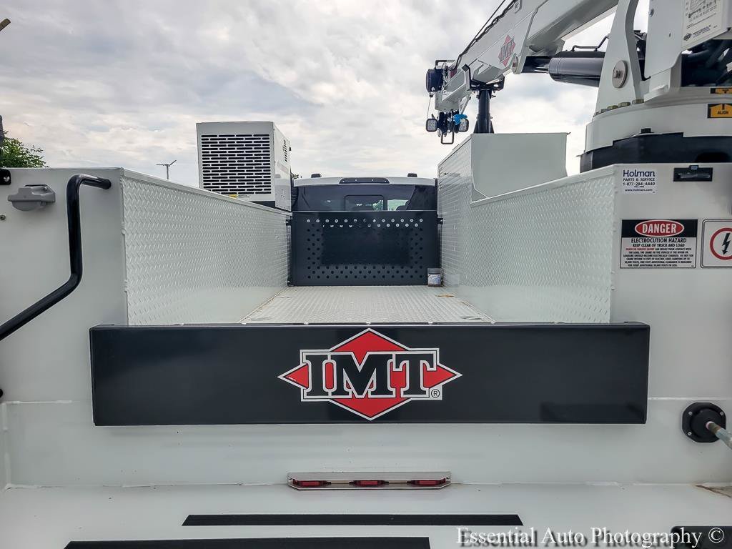 New 2025 Oxford White Ford F-550® XL image 17