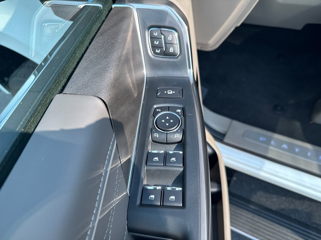 2025 Ford F-350 Super Duty Platinum - Photo 23