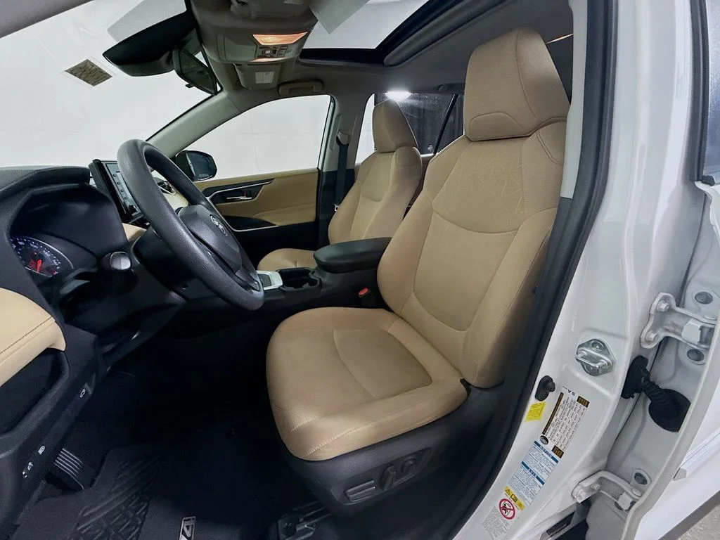 Used 2019 Super White Toyota XLE image 20