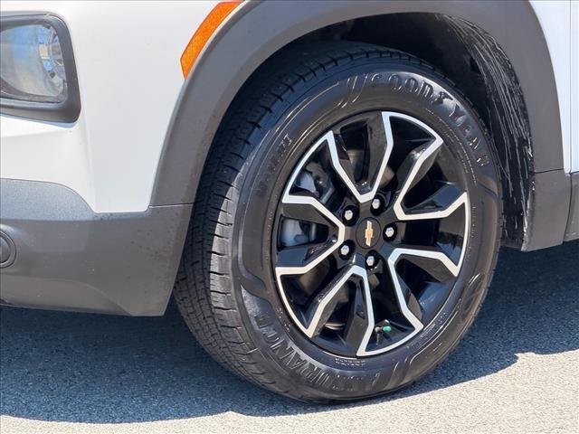 Used 2023 Iridescent Pearl Tricoat Chevrolet ACTIV image 25