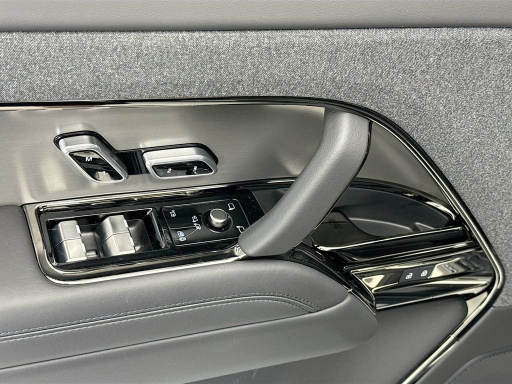 New 2026 Santorini Black Land Rover Dynamic SE image 22