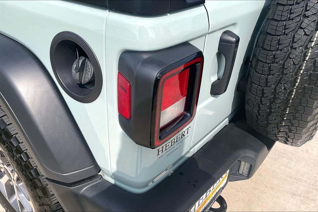 Used 2024  Jeep Sport S image 28