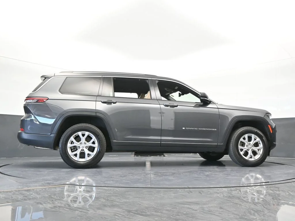 Used 2023 Baltic Gray Metallic Clearcoat Jeep Limited image 69