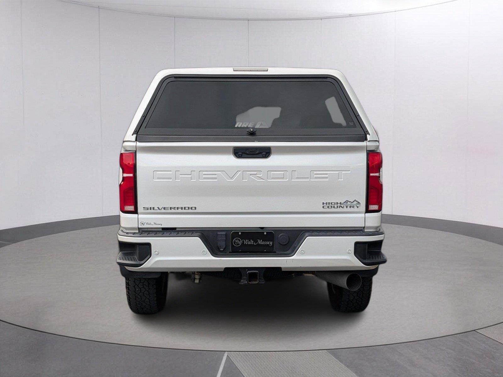 Used 2024 Iridescent Pearl Tricoat Chevrolet High Country image 4
