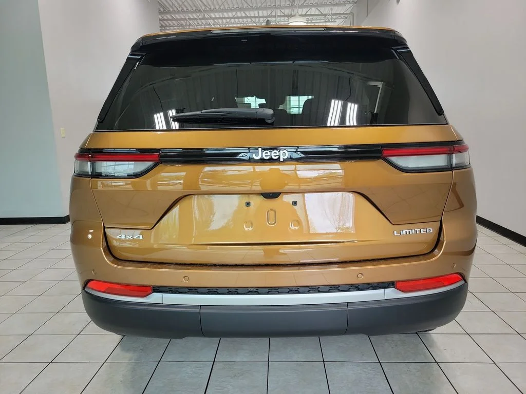New 2026 Copper Shino Metallic Clear-Coat Exterior Paint Jeep Limited image 6