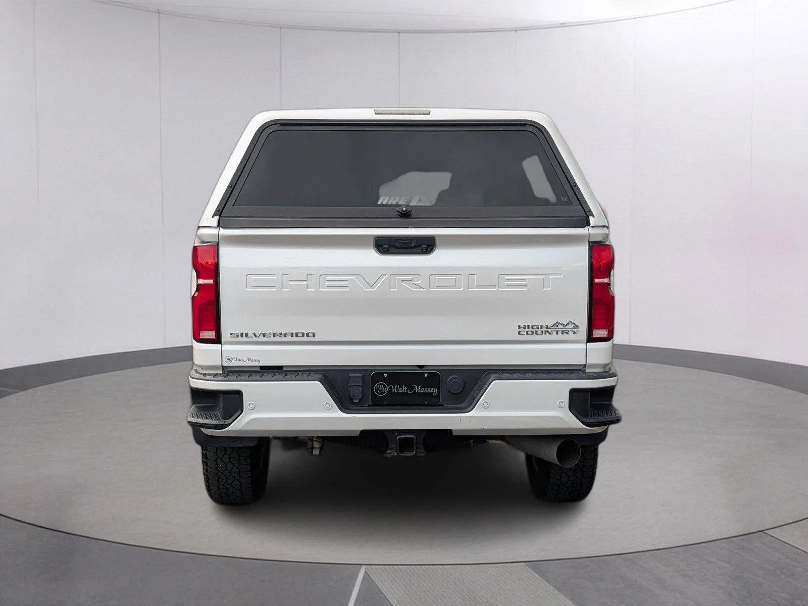 Used 2024 Iridescent Pearl Tricoat Chevrolet High Country image 4