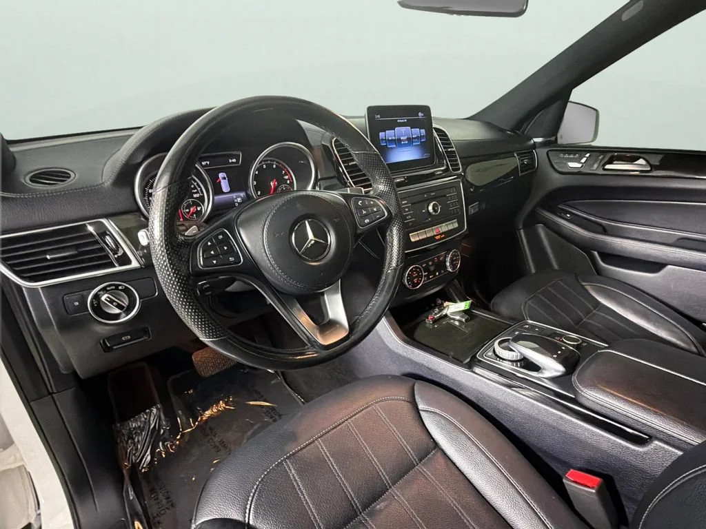 Used 2019 Red Mercedes-Benz 4MATIC® image 18