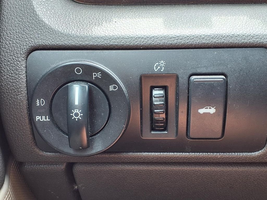 Used 2009 Silver Ford SE image 20