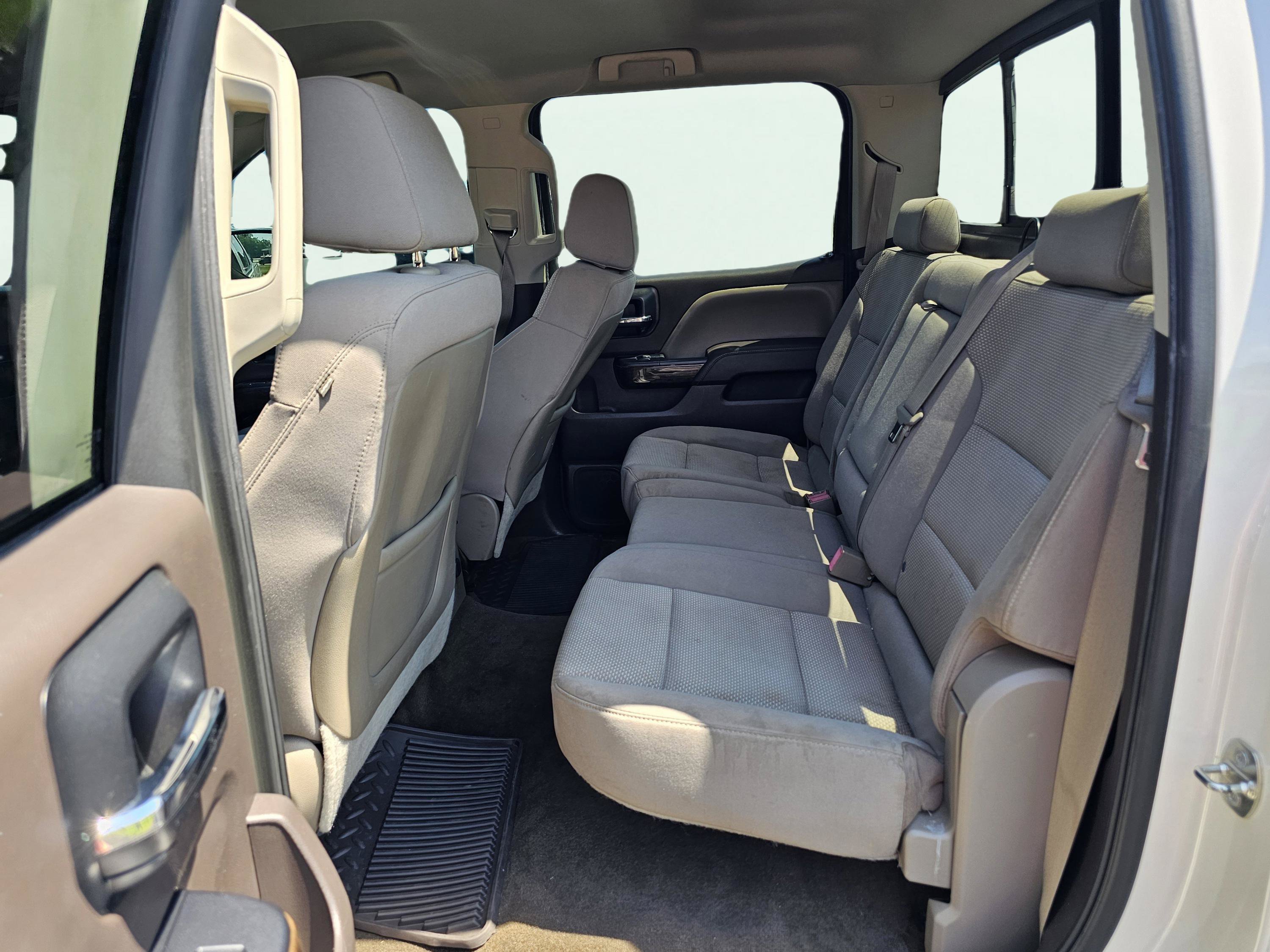 Used 2015 White Diamond Tricoat Chevrolet LT image 31
