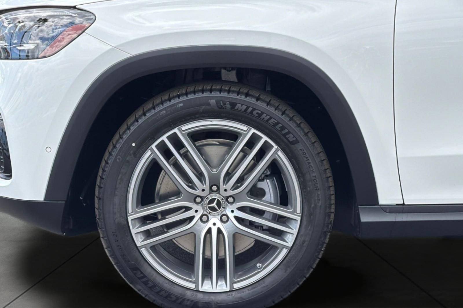 New 2026 Polar White Mercedes-Benz GLS 450 image 3