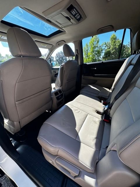 Used 2016 White Honda EX-L image 17