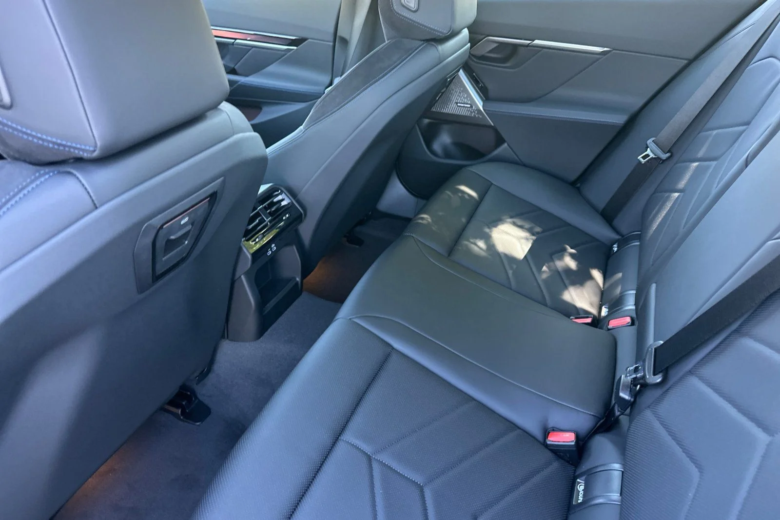 New 2027 Blue BMW eDrive40 image 9