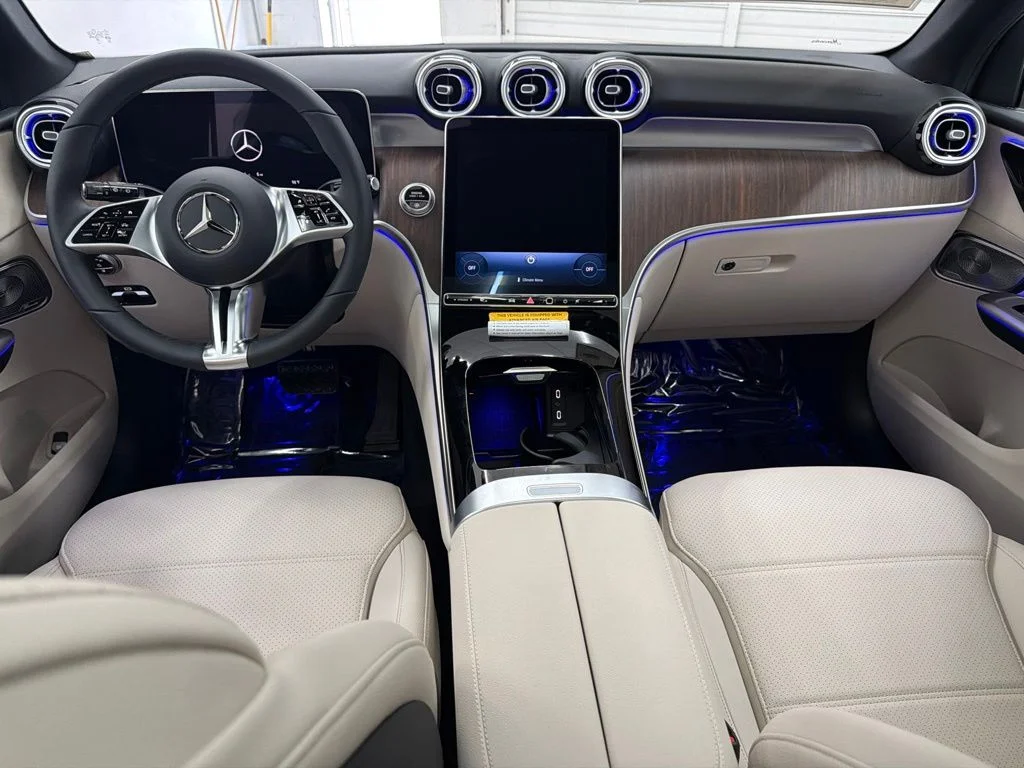 New 2027 White Mercedes-Benz GLC 300 image 21
