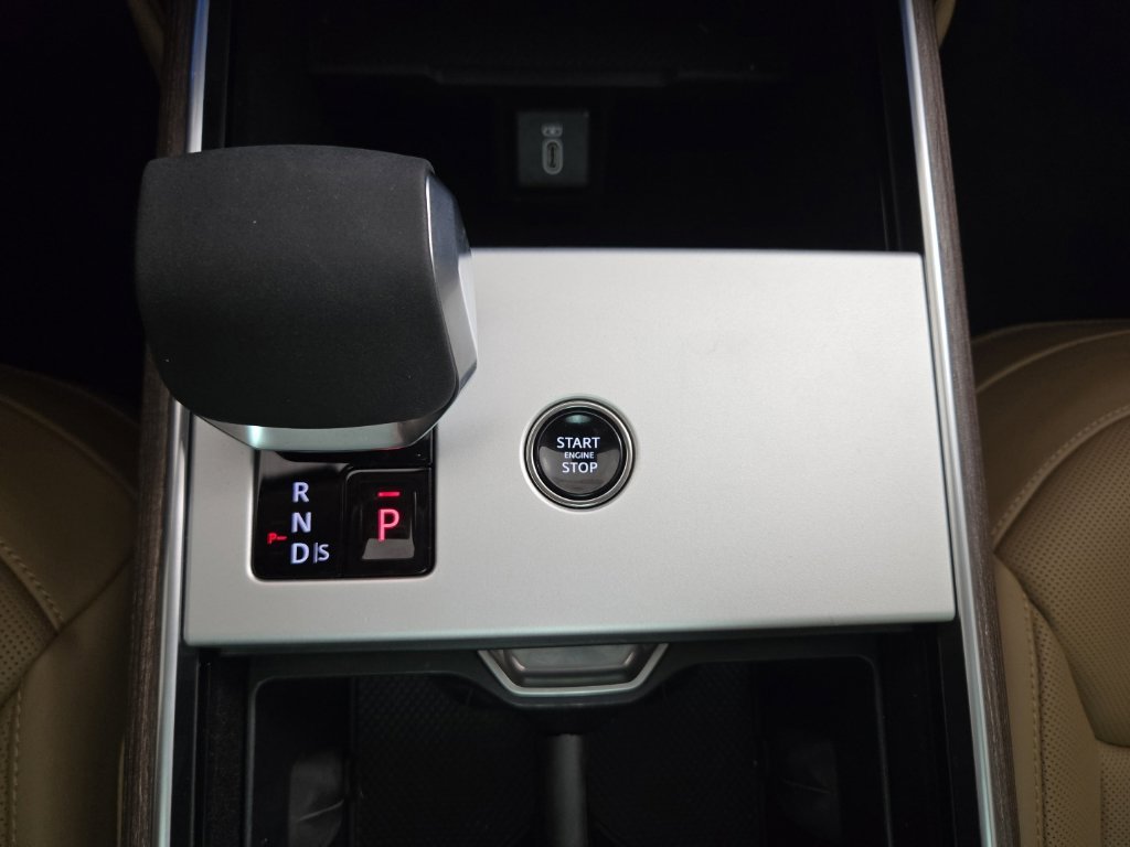 2026 Land Rover Range Rover SE - Photo 16