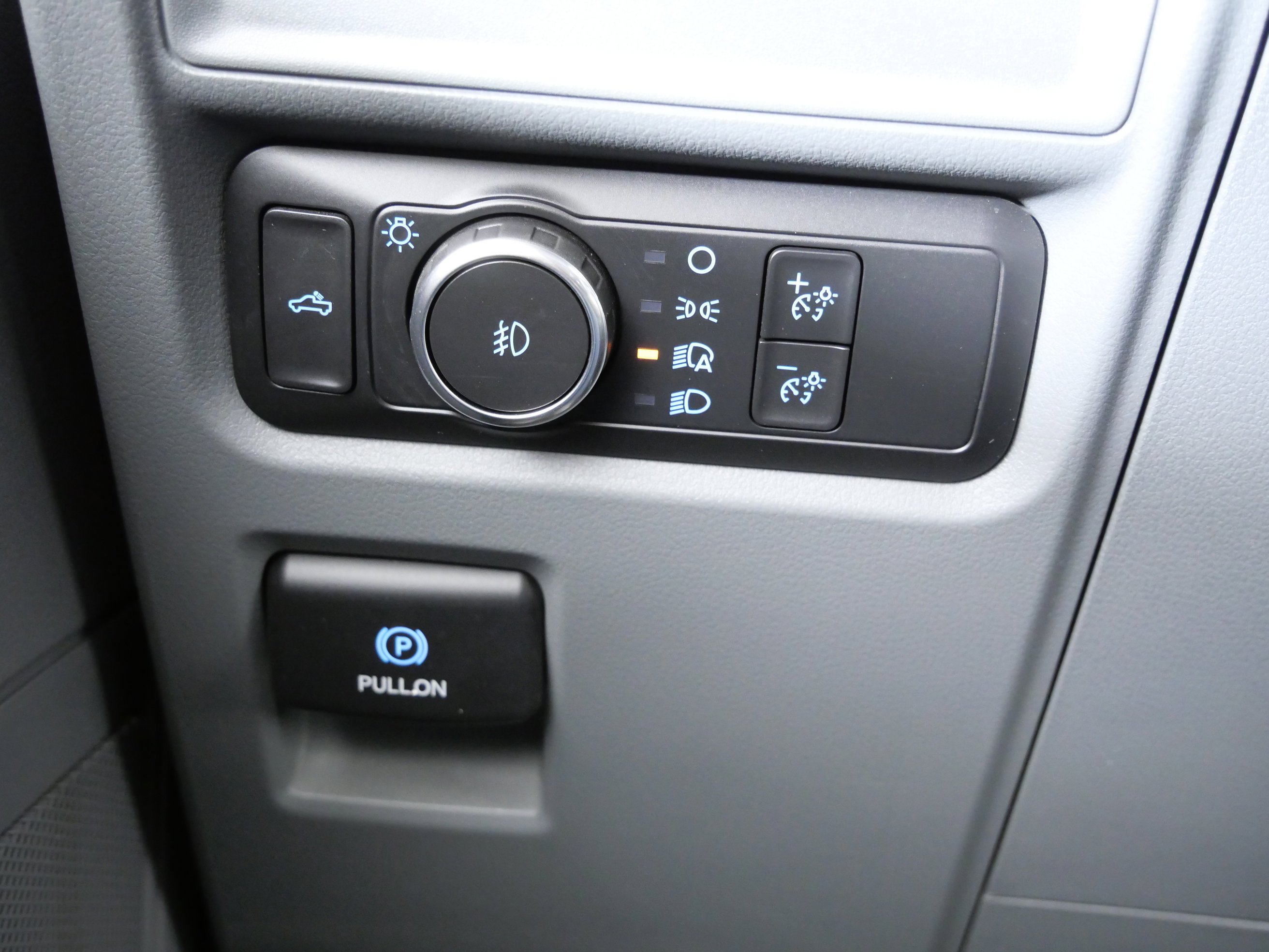 Used 2022 Oxford White Ford XLT image 24